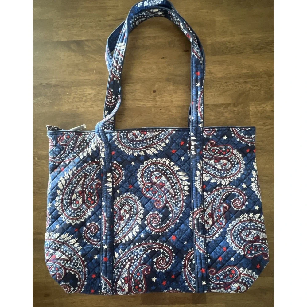 Vera Bradley bag Iconic Vera Tote in the Fireworks Paisley Brand New With Tags - Picture 3 of 9